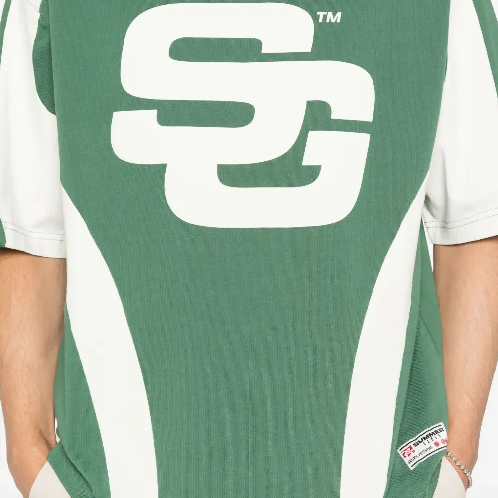 Футболка с логотипом