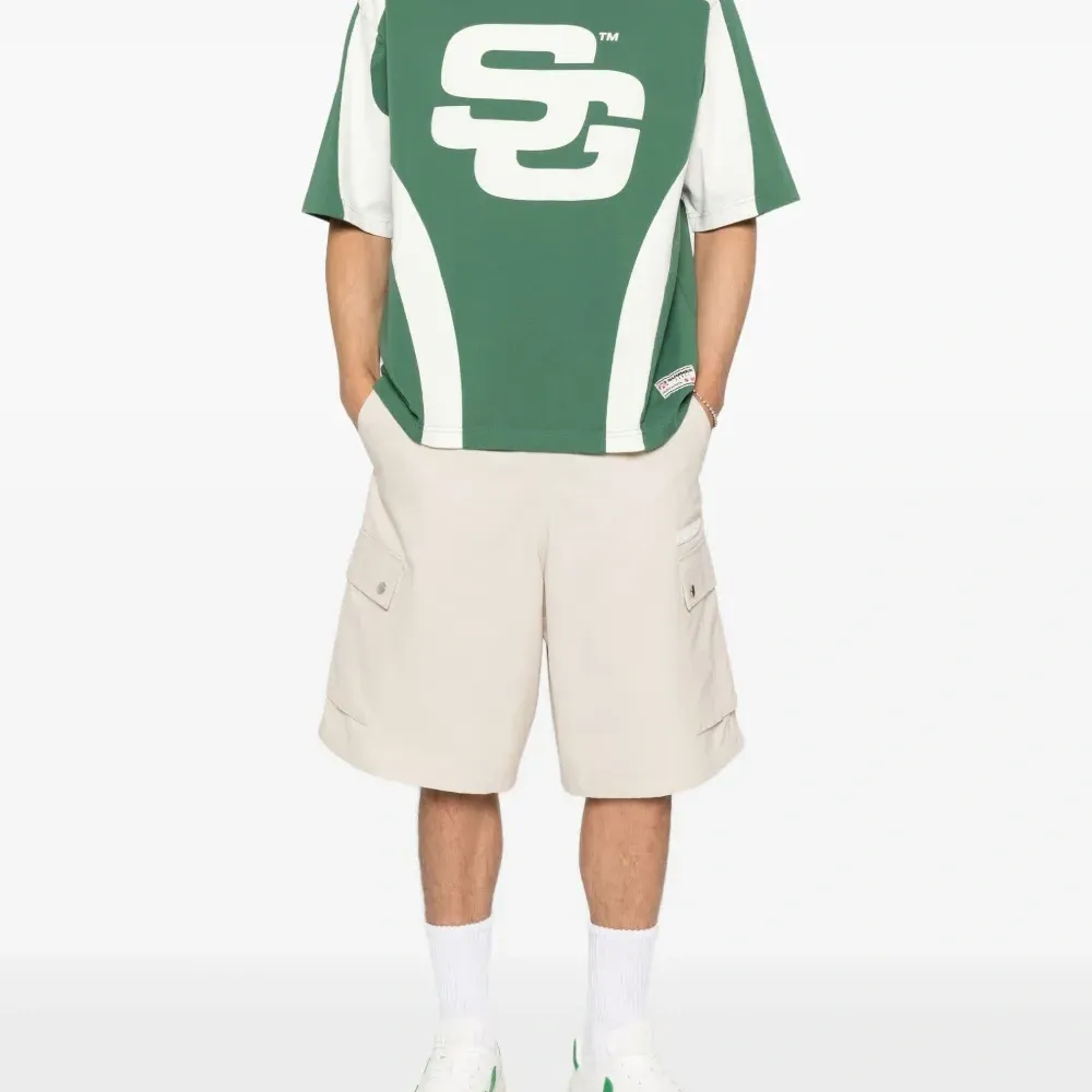 Футболка с логотипом