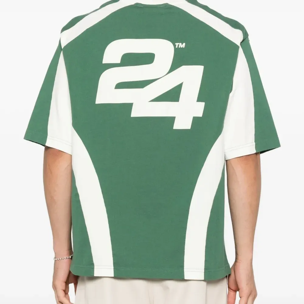 Футболка с логотипом