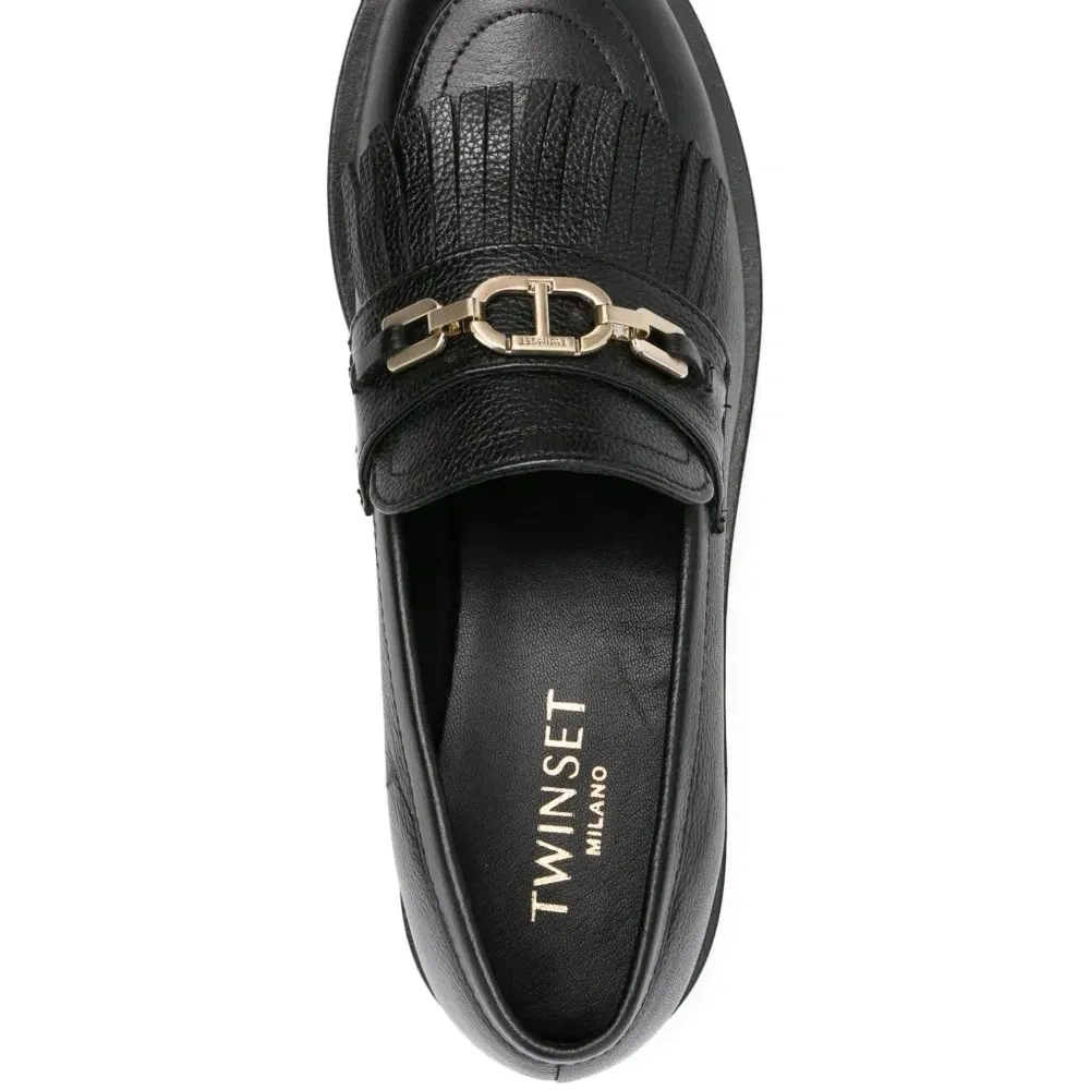 Лоферы с кисточками и логотипом