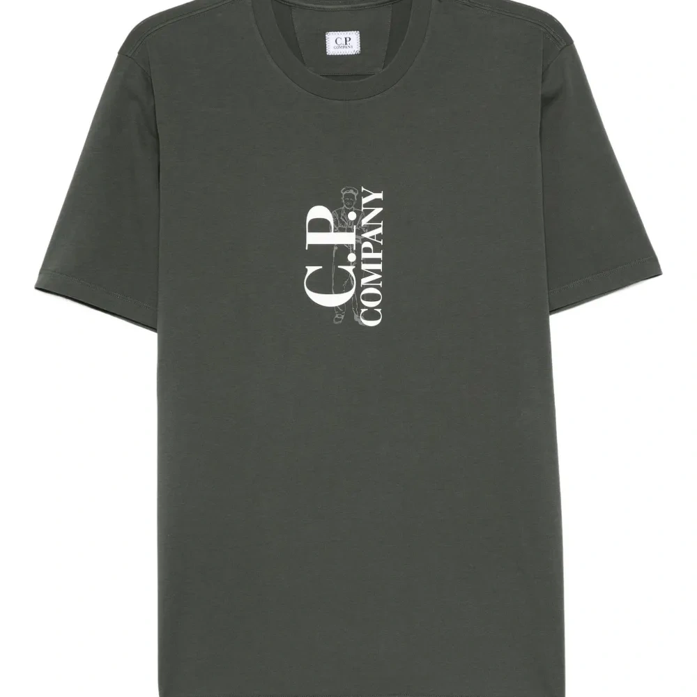 футболка с логотипом