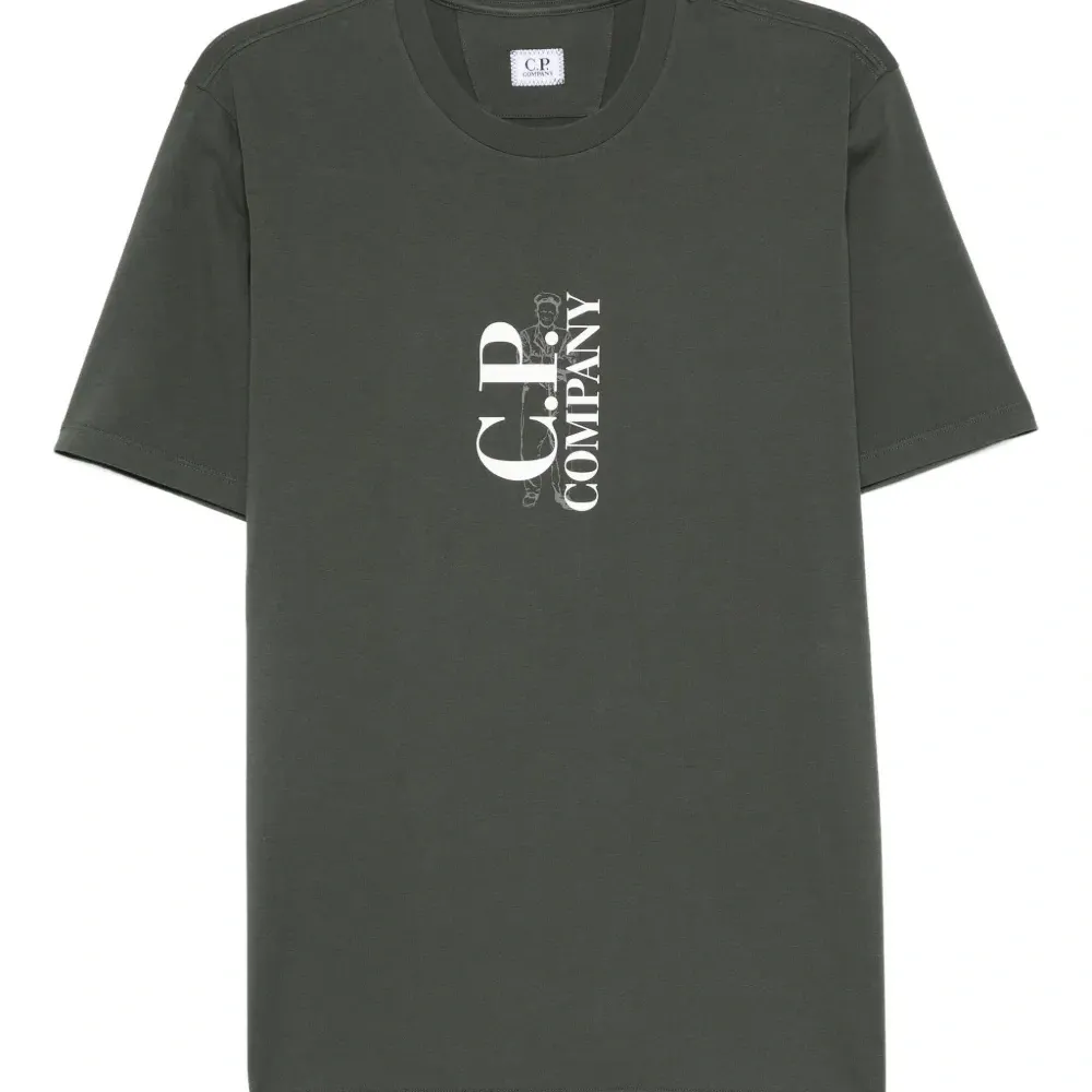 футболка с логотипом