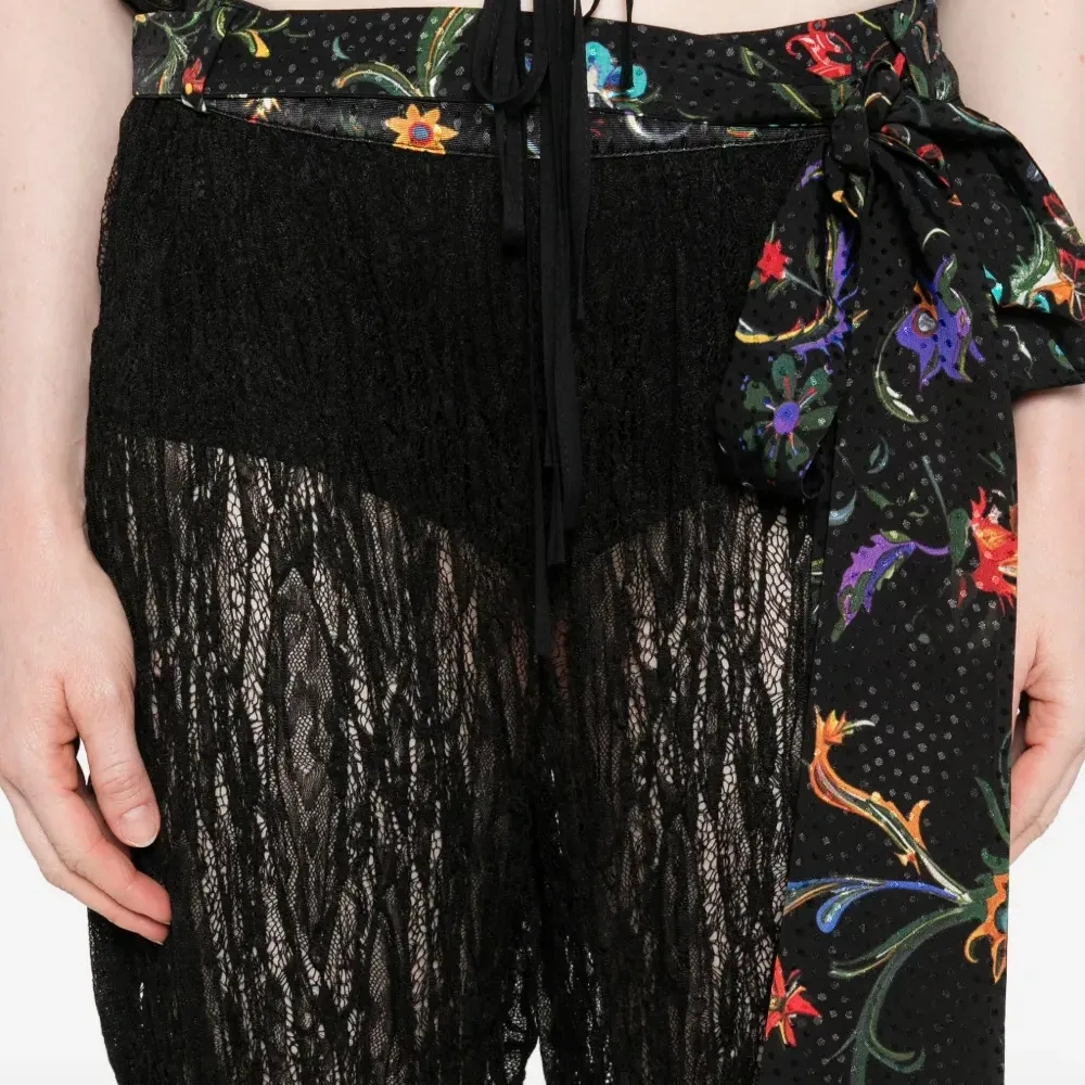 Брюки с цветочным принтом Брюки с цветочным принтом