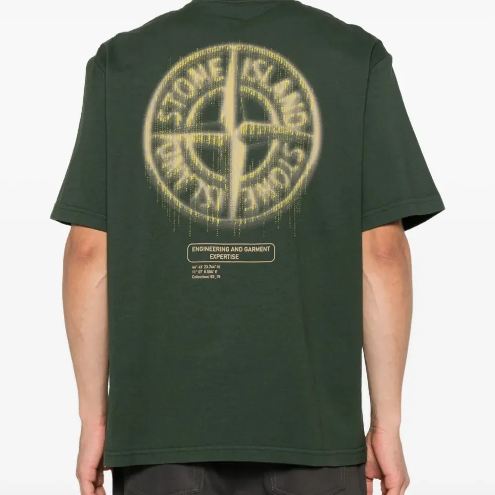 Футболка с логотипом