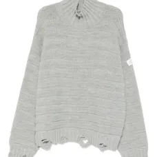 Свитер с высоким воротником и бахромой