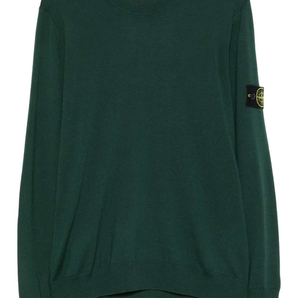 Свитер с круглым вырезом