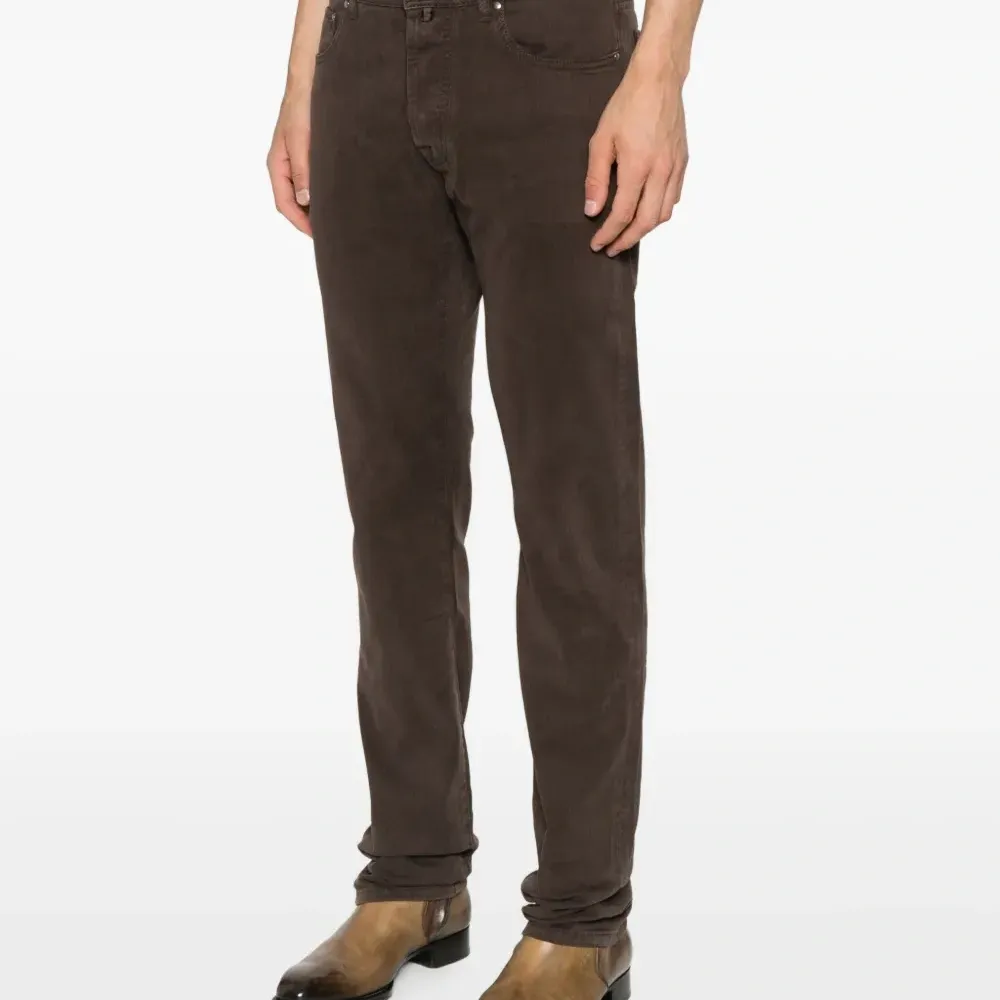 Брюки на пуговицах