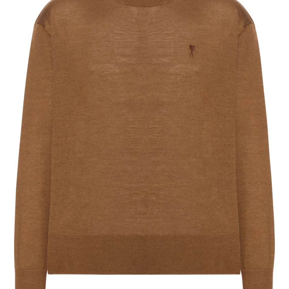 Шерстяной свитер с вышивкой