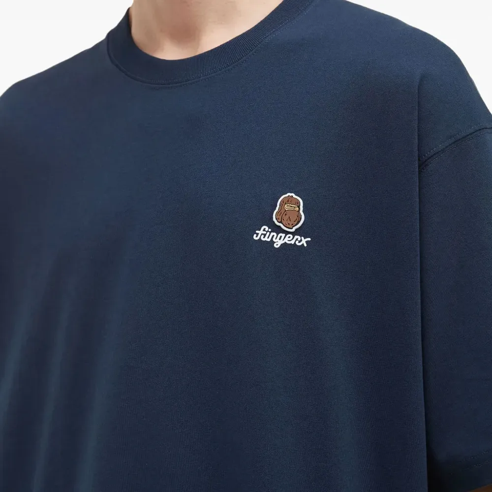 футболка с вышитым логотипом