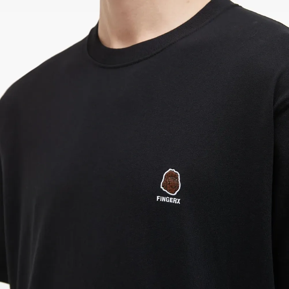 футболка с вышитым логотипом