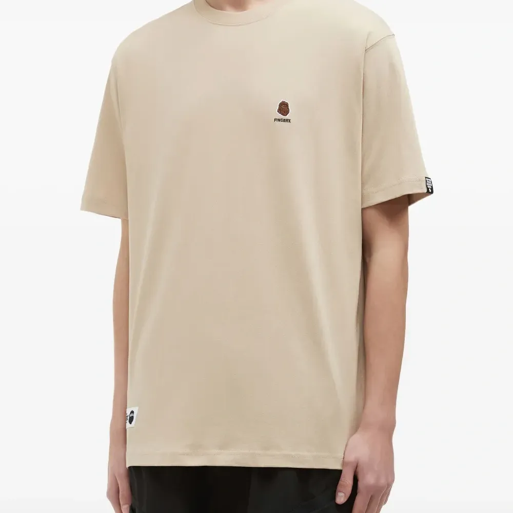 футболка с вышитым логотипом