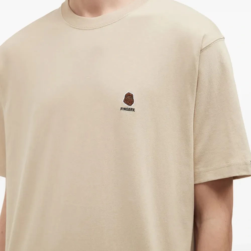 футболка с вышитым логотипом