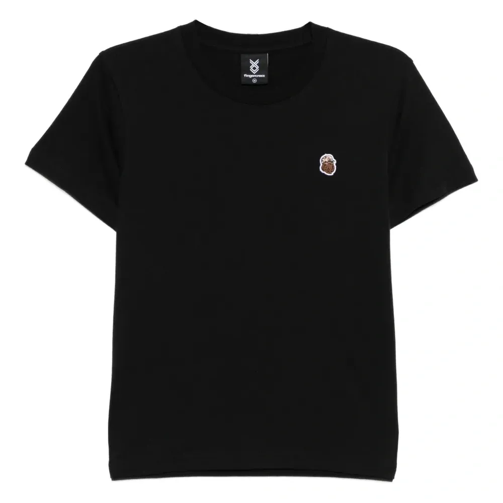 футболка с вышитым логотипом