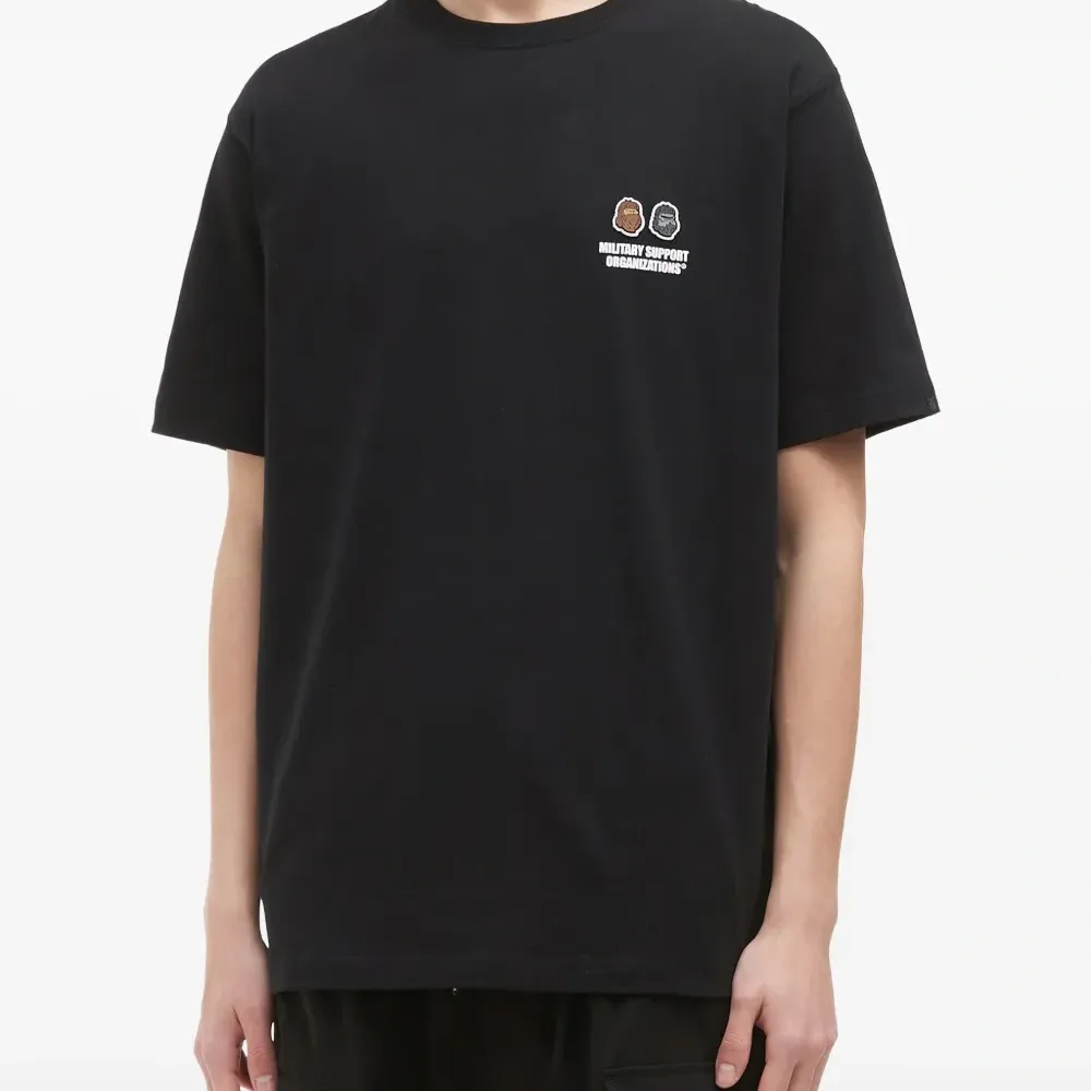 футболка с вышитым логотипом