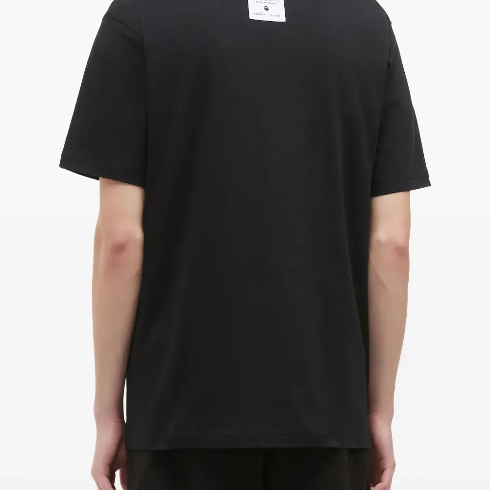 футболка с вышитым логотипом