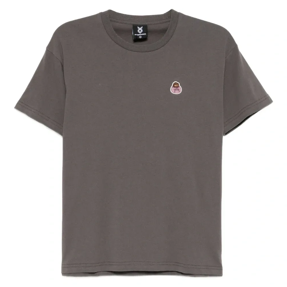 футболка с нашивкой-логотипом