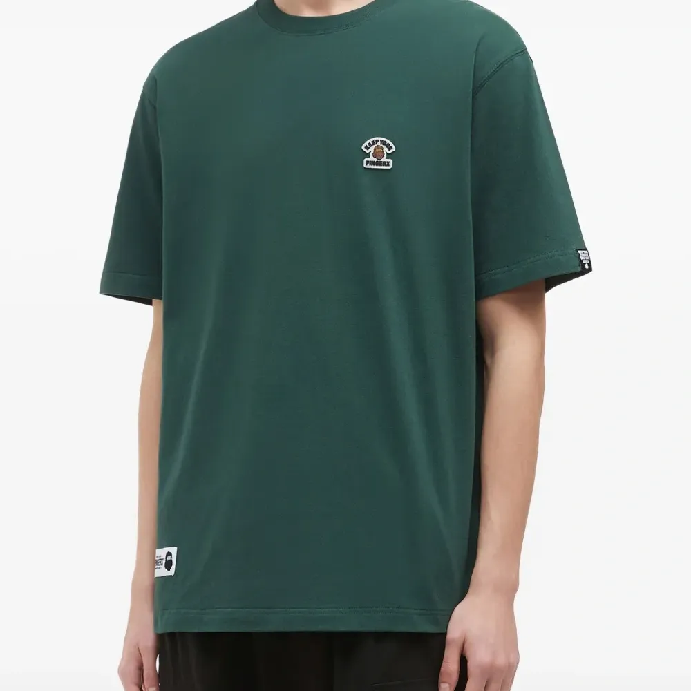 футболка с вышитым логотипом