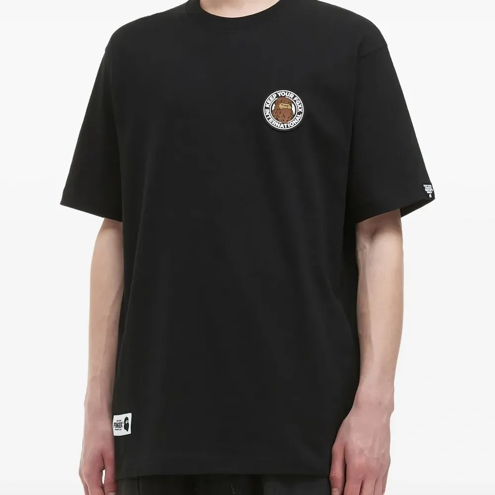 футболка с вышитым логотипом