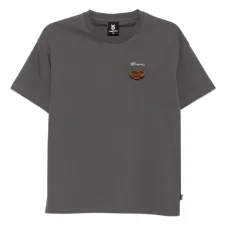 футболка с вышитым логотипом