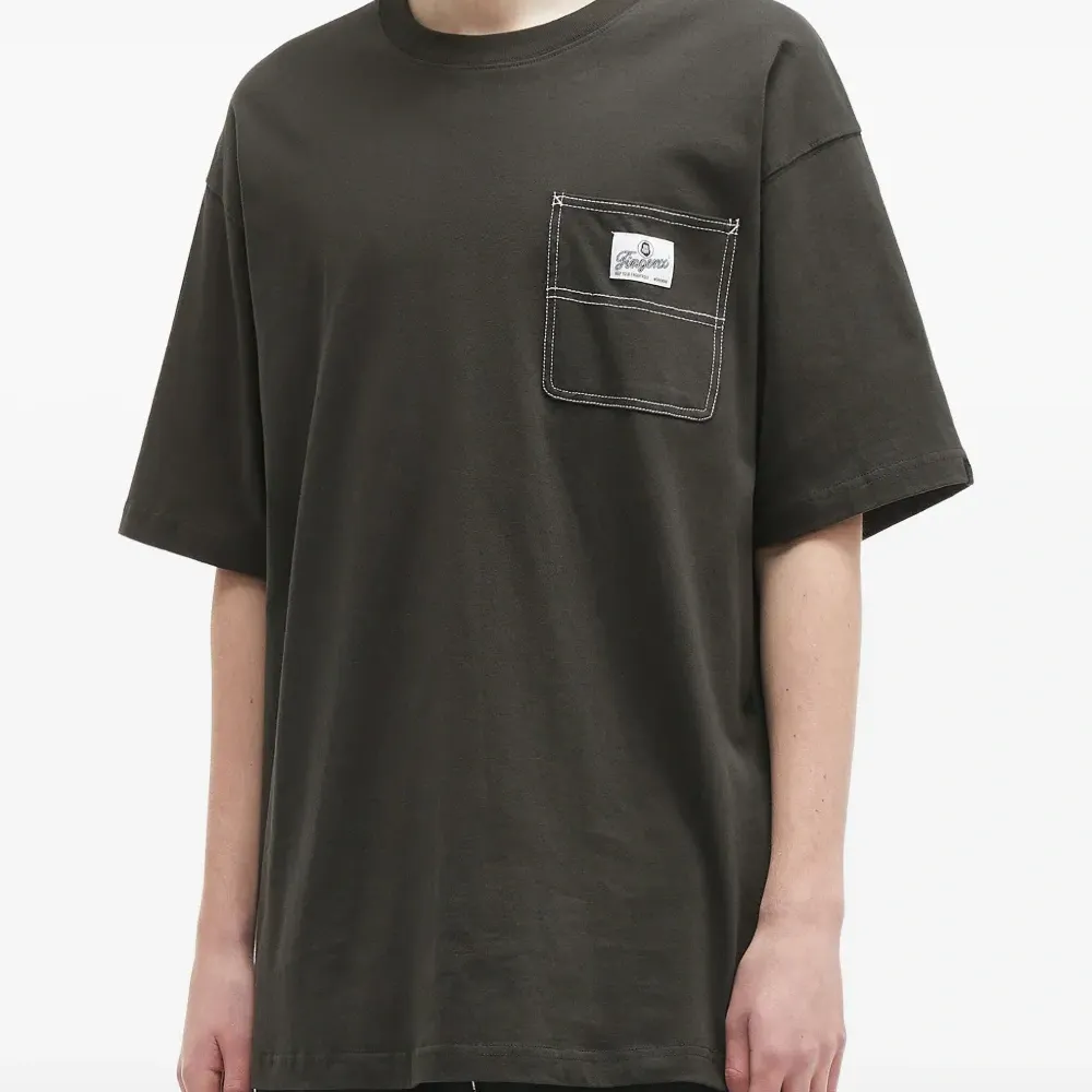 футболка с карманом