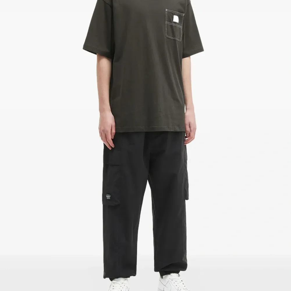 футболка с карманом