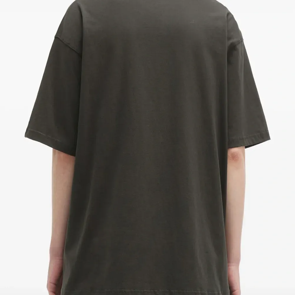 футболка с карманом