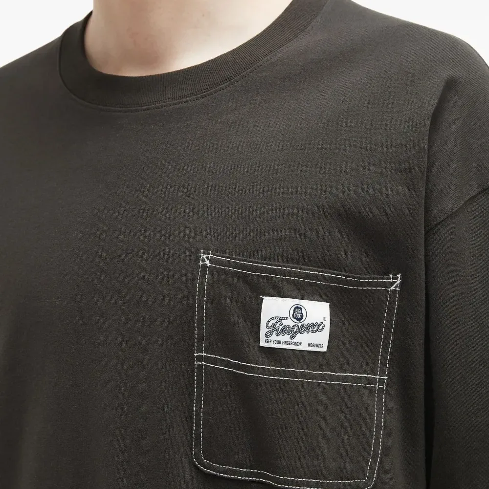 футболка с карманом