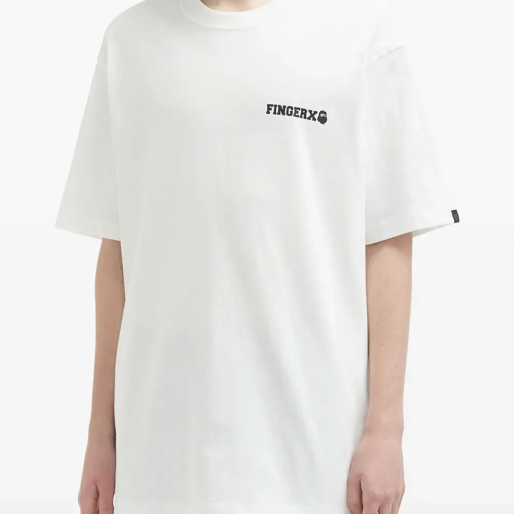 футболка с логотипом