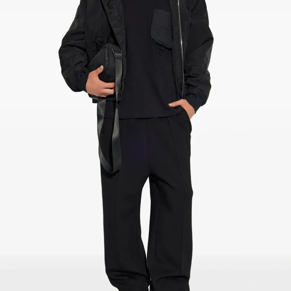 Футболка с карманом и вышивкой