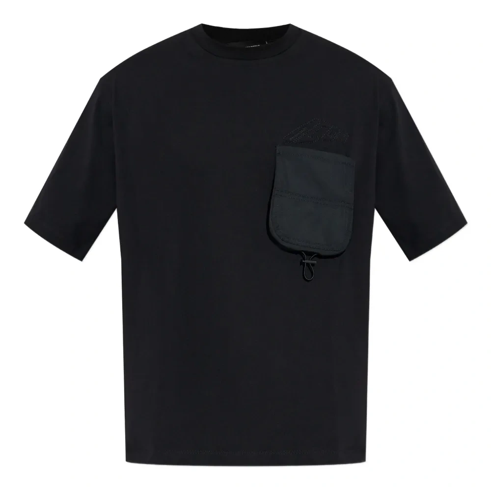 Футболка с карманом и вышивкой