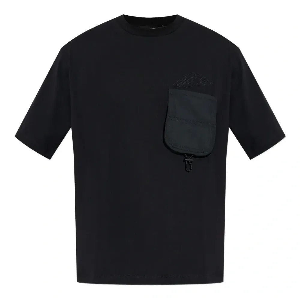 Футболка с карманом и вышивкой