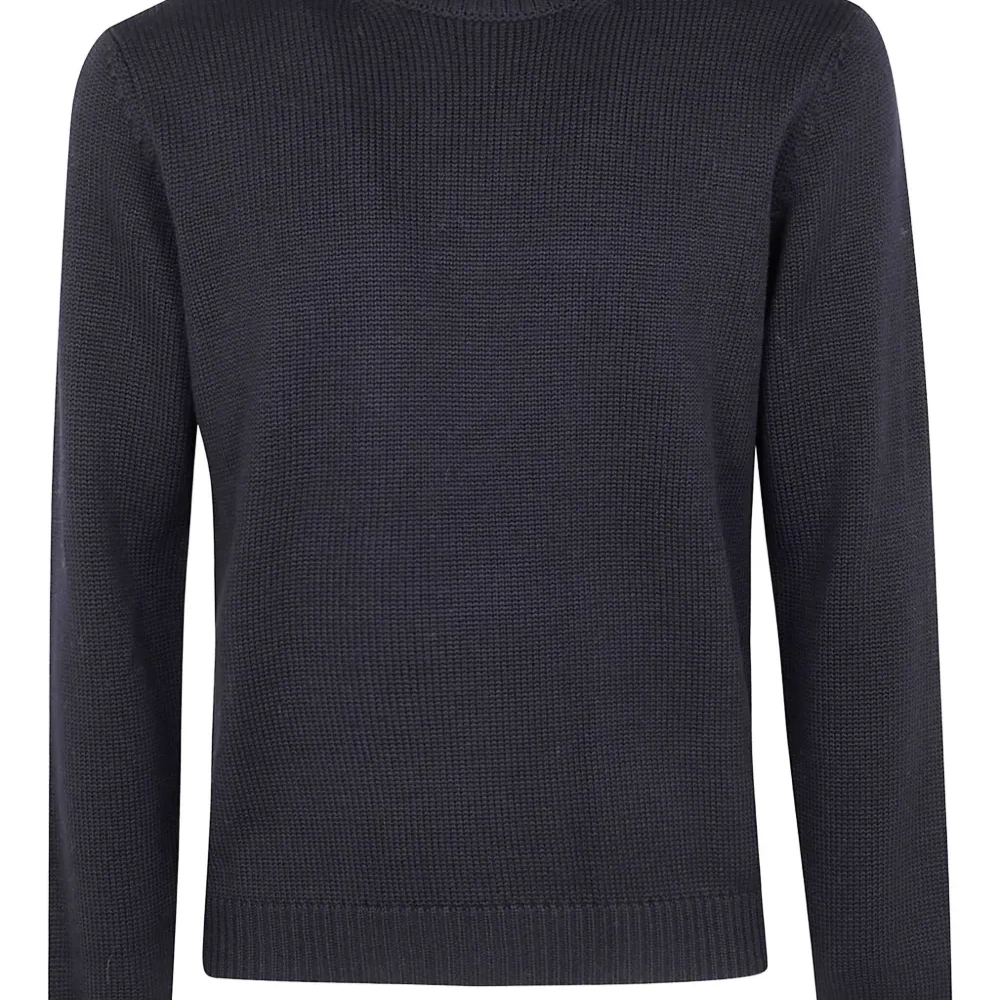 Свитер с круглым вырезом