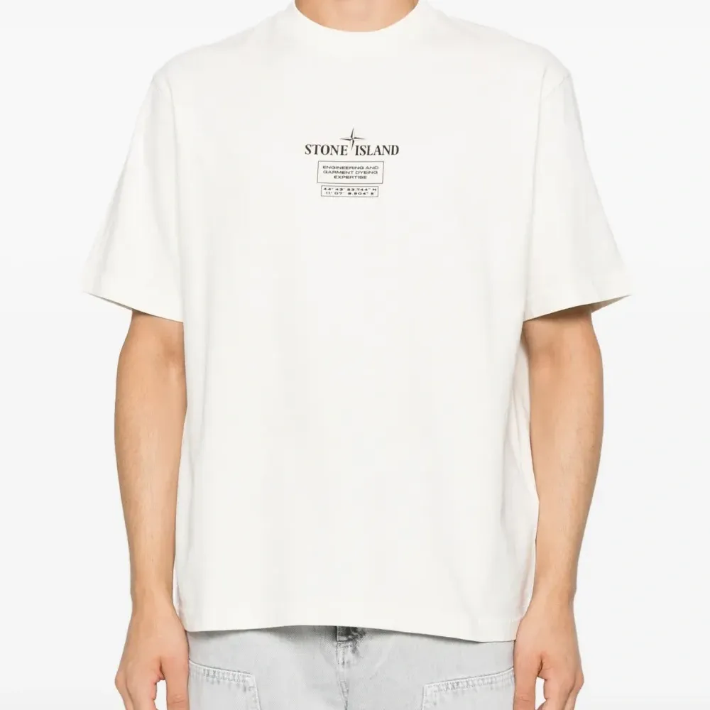 футболка с логотипом футболка с логотипом