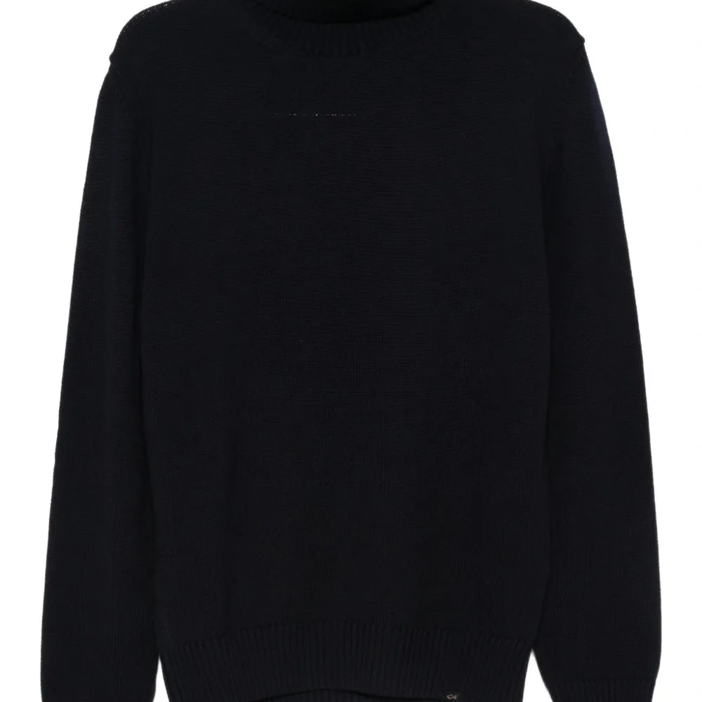 Шерстяной свитер с высоким воротником