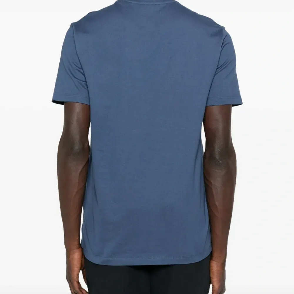 Футболка с логотипом