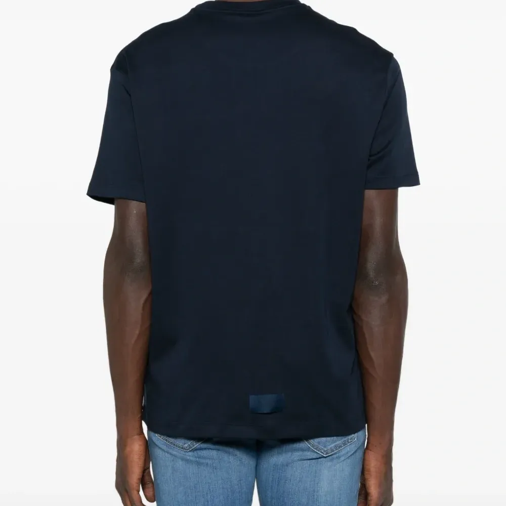 Футболка с вышивкой