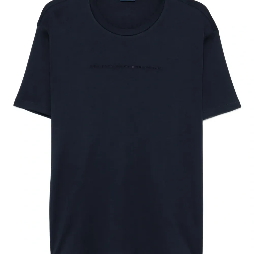 Футболка с вышивкой