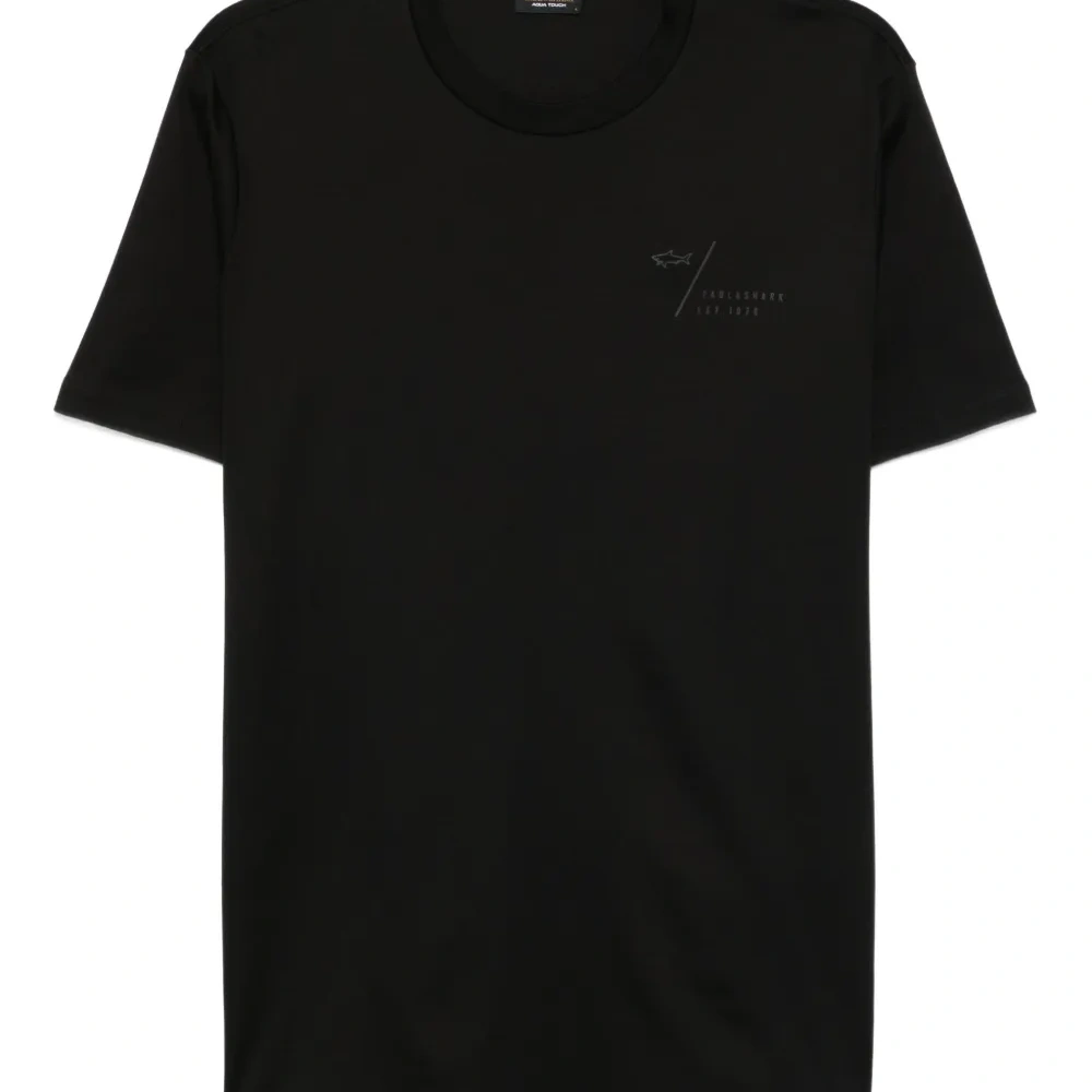 Футболка с вышитым логотипом