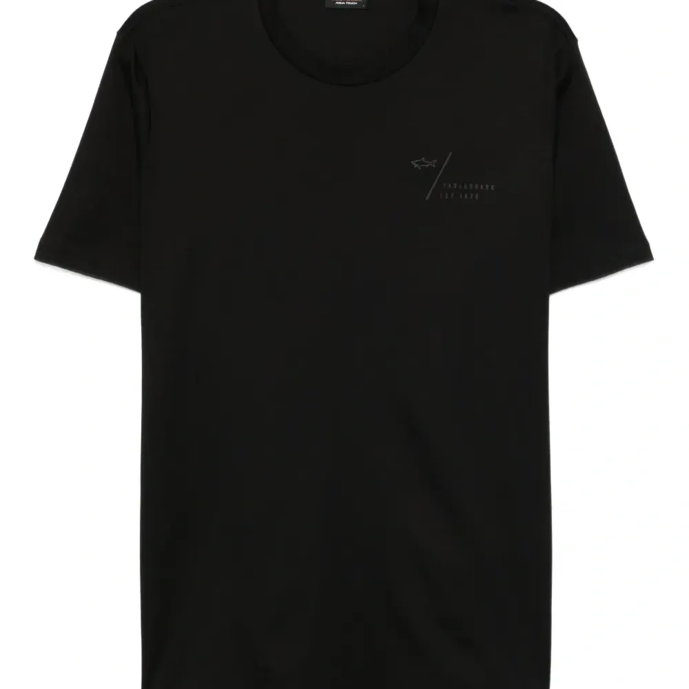 Футболка с вышитым логотипом