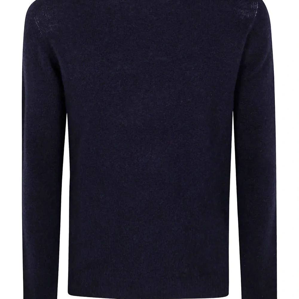 Свитер с круглым вырезом