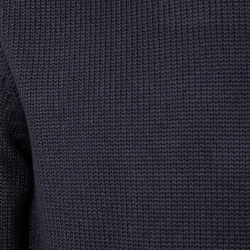 Свитер с высоким воротником