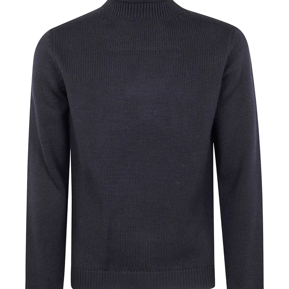 Свитер с высоким воротником