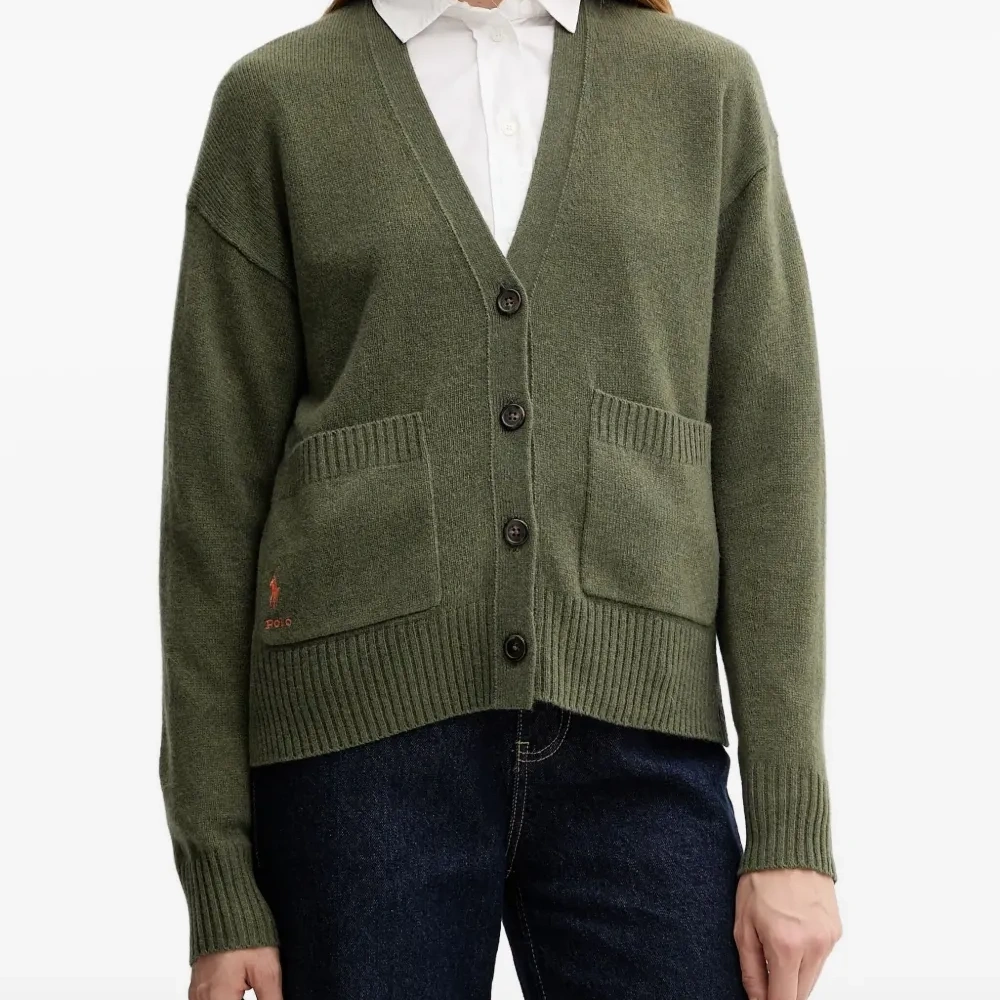 Кардиган с накладными карманами