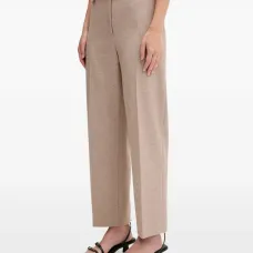 Брюки со складками и карманами