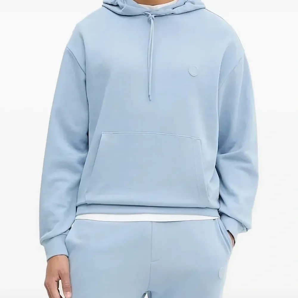 Худи с нашивкой-логотипом