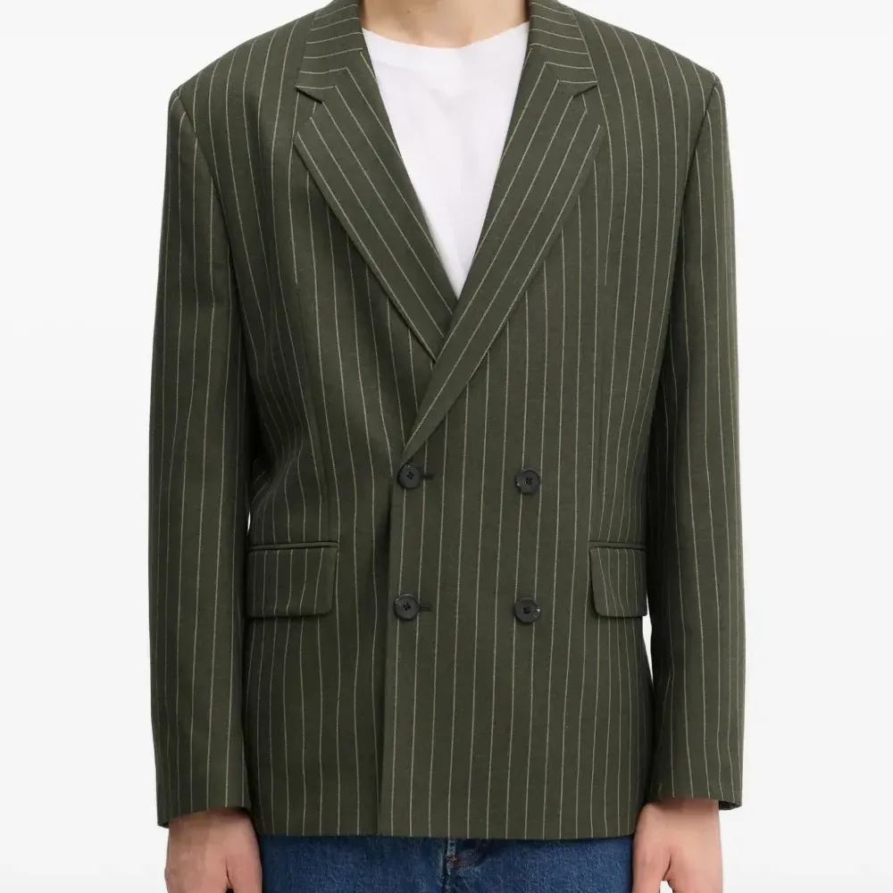 Двубортный пиджак в тонкую полоску