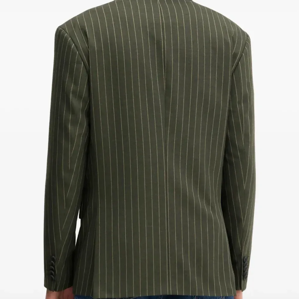 Двубортный пиджак в тонкую полоску