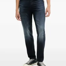 Джинсы с эффектом потертости