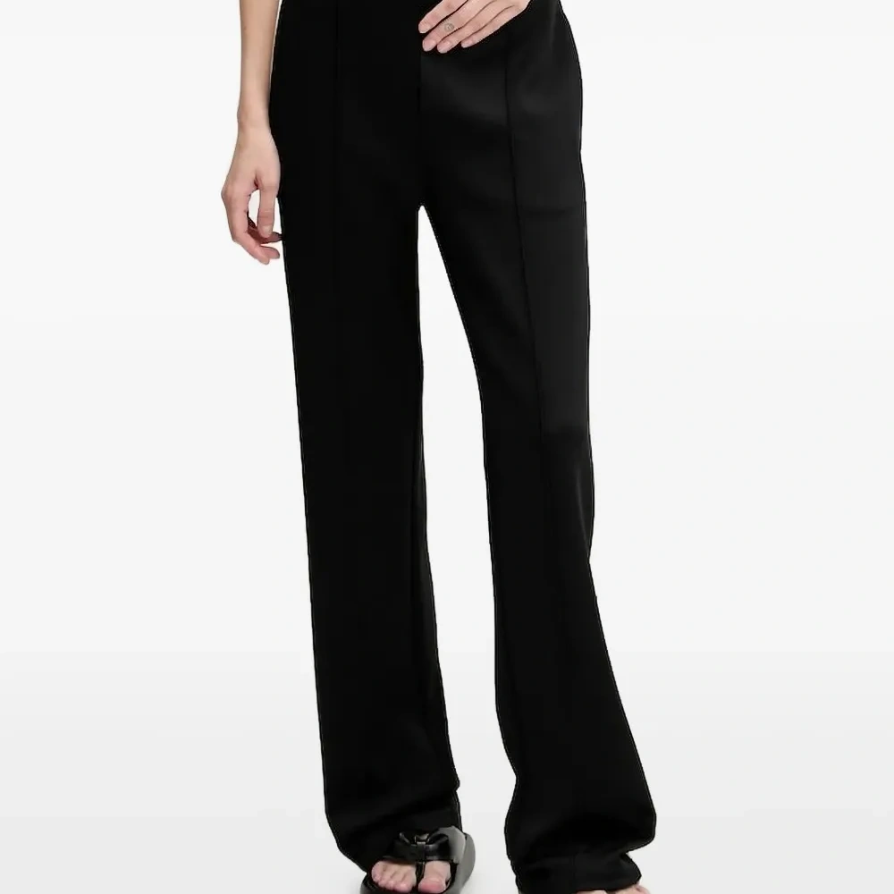 Спортивные брюки с лампасами