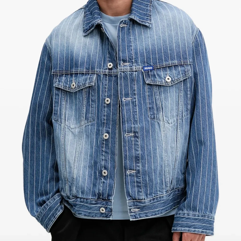 Джинсовая куртка в тонкую полоску